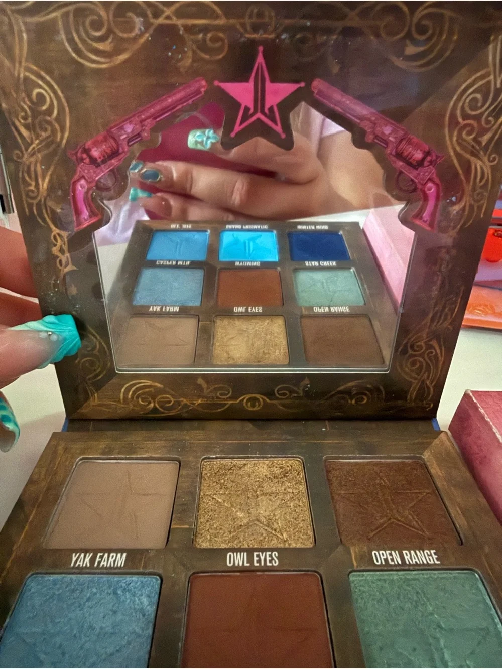 Jeffree Star eyeshadow palette